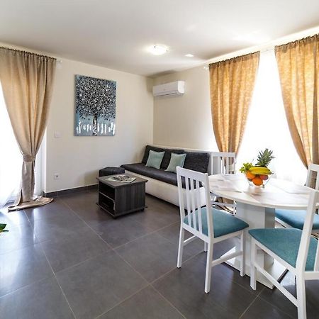 Apartments Leondori Krk Town Exterior foto