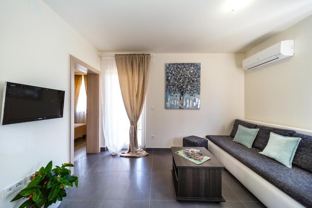 Apartments Leondori Krk Town Exterior foto