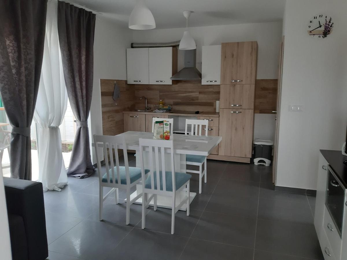 Apartments Leondori Krk Town Exterior foto